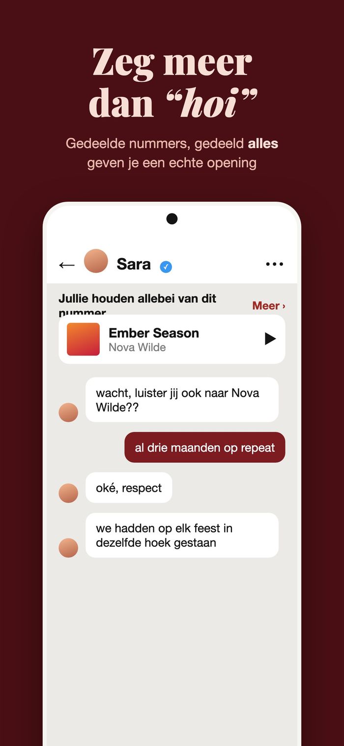 Een Flame-gesprek waarin beiden hetzelfde nummer mooi vinden, met Ember Season van Nova Wilde bovenaan vastgezet